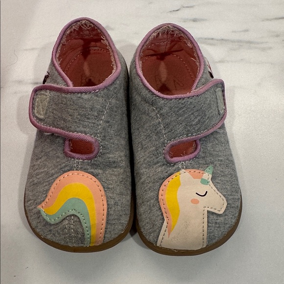 See Kai Run Cruz II Gray Unicorn Shoes with Rainbow Accents - Picture 1 of 7